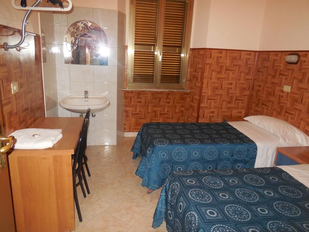 Cressy Hotel Rome Bagian luar foto