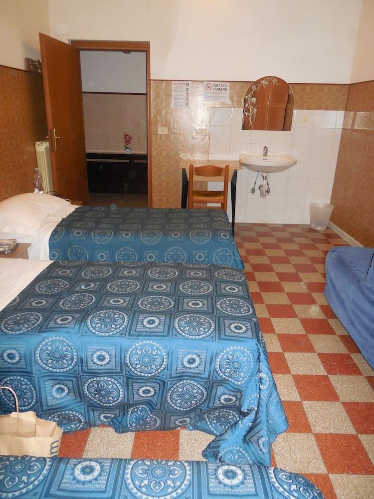 Cressy Hotel Rome Bagian luar foto