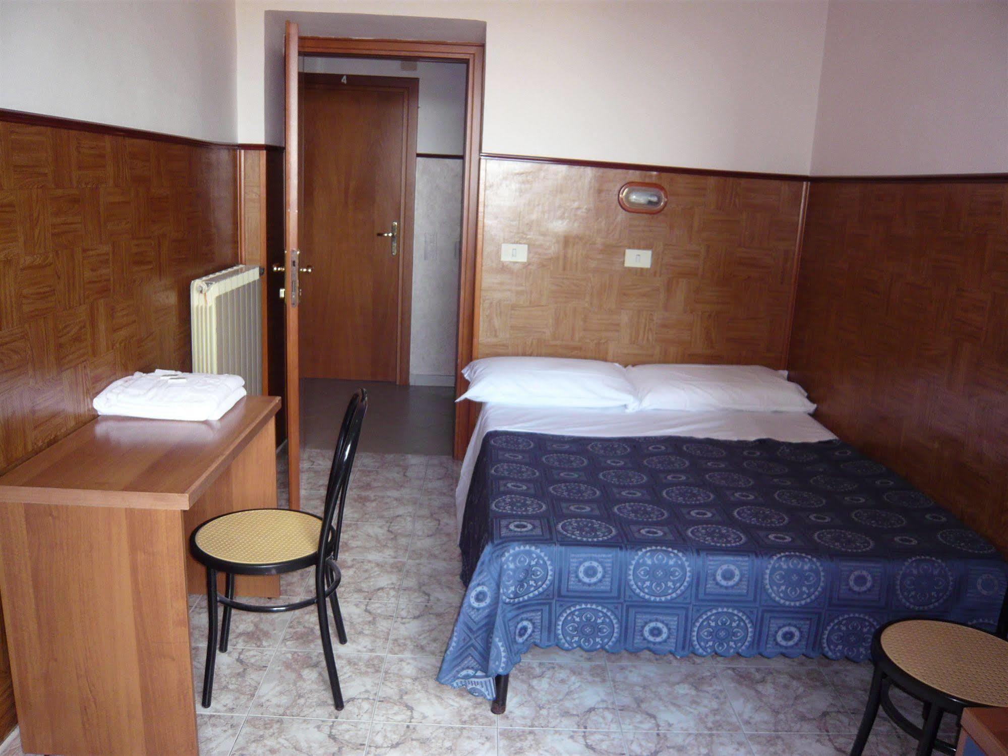 Cressy Hotel Rome Bagian luar foto